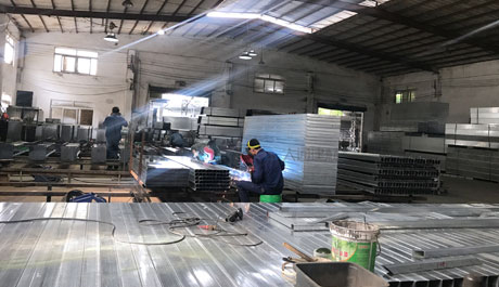 深圳大通建材,引領施工工地圍擋新市場,鋼圍擋、pvc圍擋生產銷售廠家。